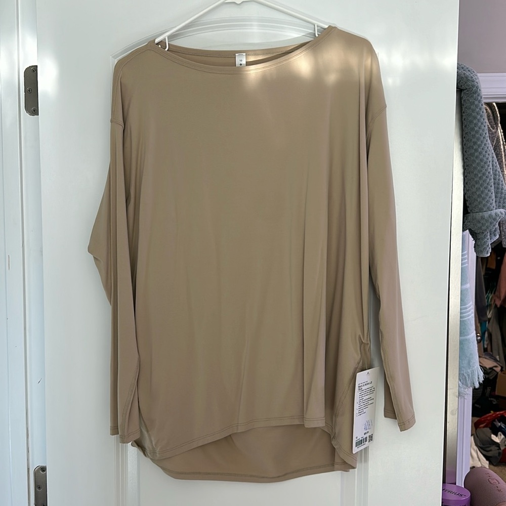 🍋 Lululemon - Back in Action LS sz10 🍋